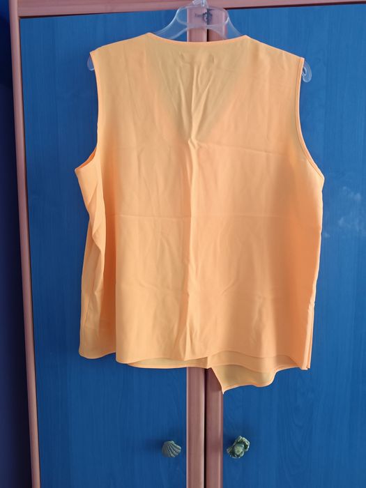 Bluzka bez rękawów 44