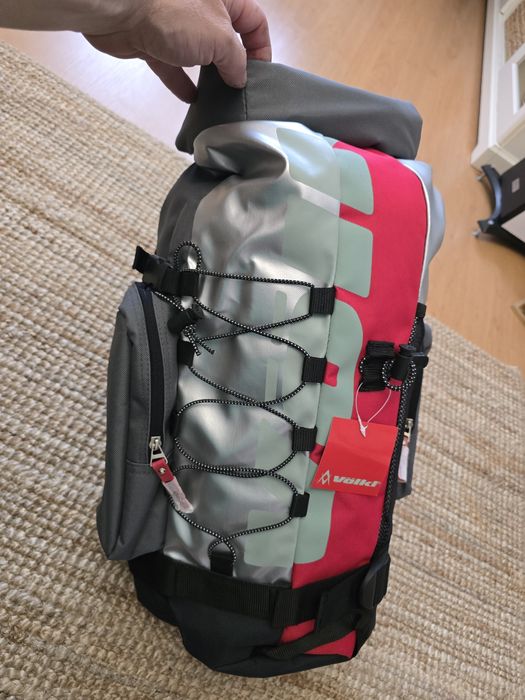 Plecak Völkl Rolltop – Nowy, Wielofunkcyjny i Niezawodny regulowana wielkość
​Na sprzedaż trafia fabrycznie nowy, nieużywany plecak prestiżowej marki