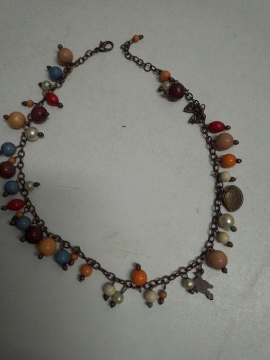 Colar curto colorido