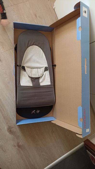 Bujaczek BabyBjörn z zabawką