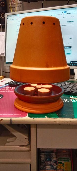 Kominek z doniczek ceramicznych