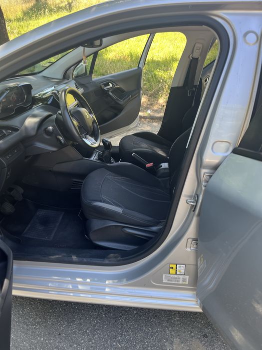 Peugeot 208 2015