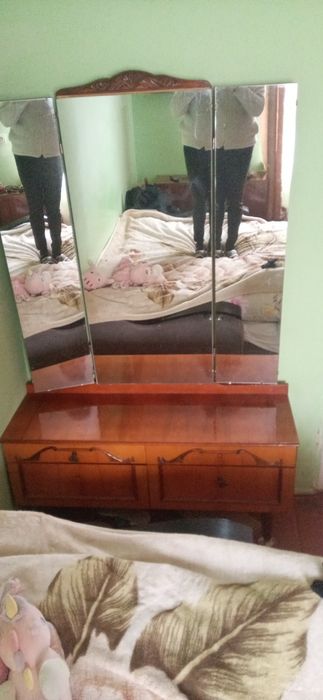 Трюмо.     дзеркало