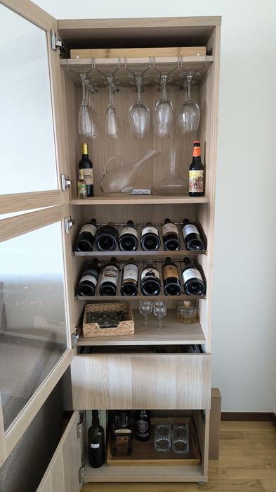 Móvel Garrafeira e Bar