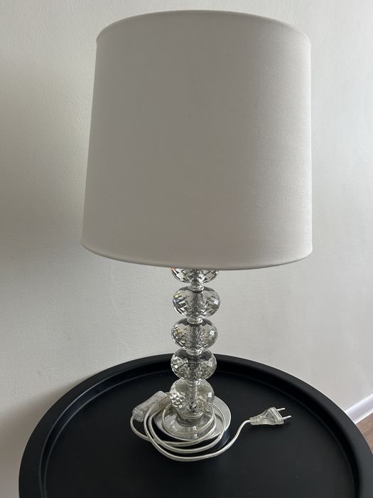 Lampa stołowa biała .