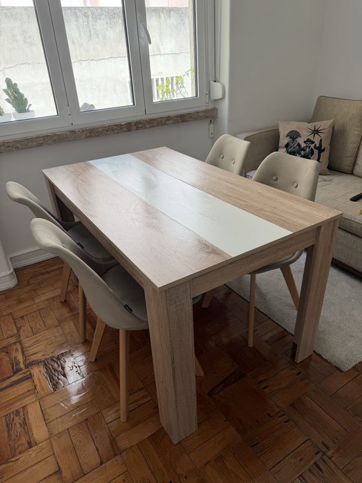 Mesa de jantar.