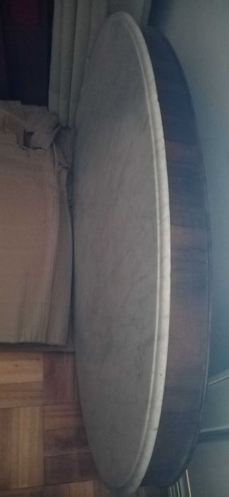 Mesa pé de galo com tampo em mármore