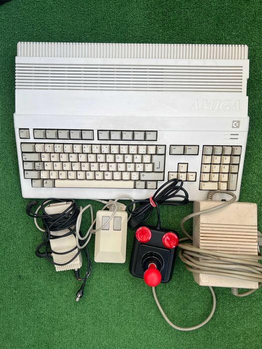 Commodore Amiga 500 - Sprawna + Rozszerzenie Pamięci - Pełny Zestaw