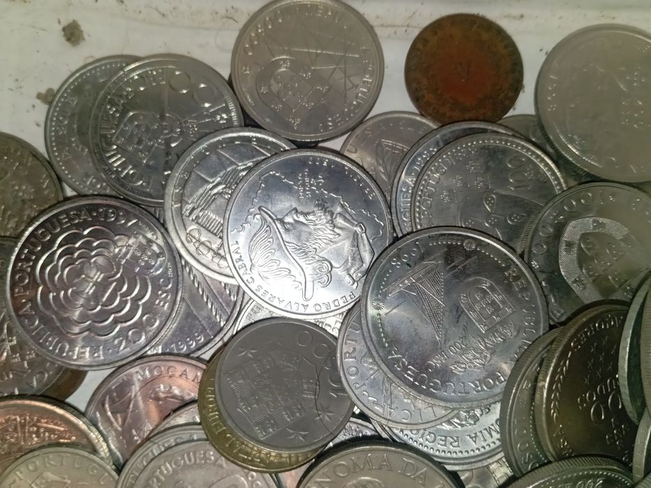 Moedas lote de moedas portuguesas só tenho estas não sei quantas são