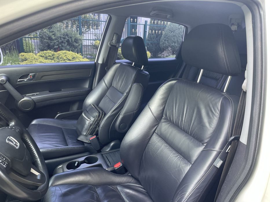 Продам автомобиль Honda CR-V 2011 года Акп по хорошей цене