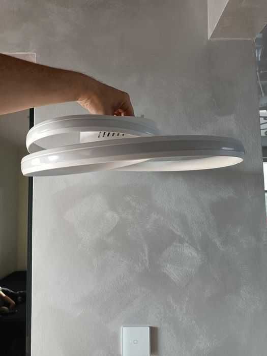 Lampa sufitowa LED do salonu Sky angle, biała lampa sufitowa 42W