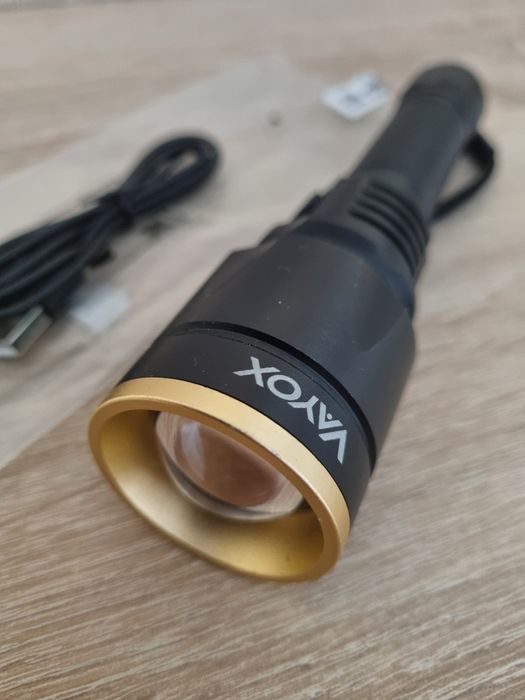 Latarka LED taktyczna Vayox