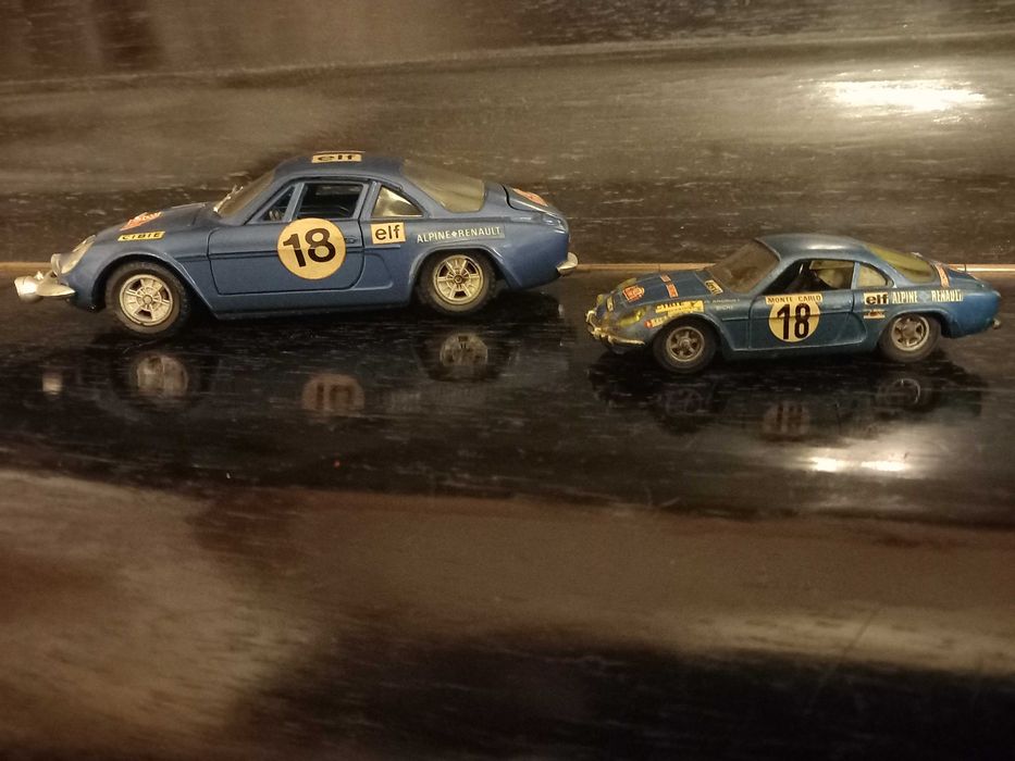 Duas Réplicas Vintage de Renault Alpine (Tour de France)