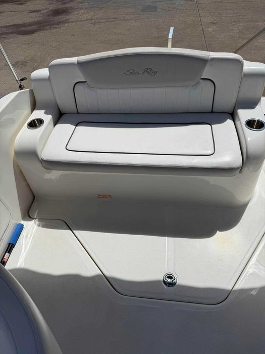 motorówka Sea Ray Sundancer 240 2011 – 190 MTH, FL przyczepa 5.0 Mercruiser