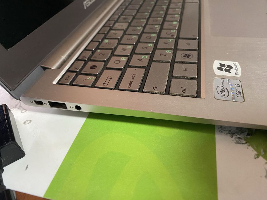 Asus 11,6ʼʼ, intel core i5  1,60 GHz, 4 Гб, 256 Гб