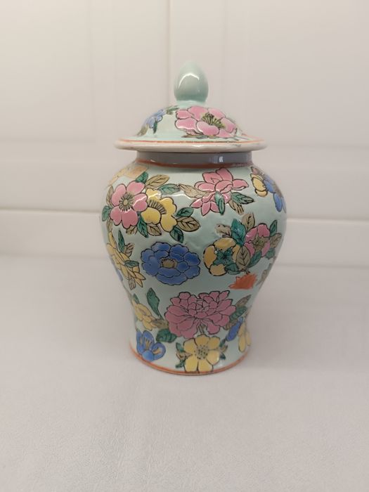 Pote Porcelana Japonesa. Antiga. Pintado à mão.