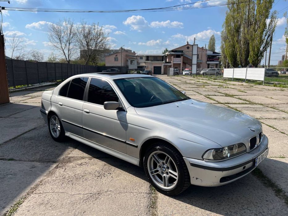 Продам BMW  523I