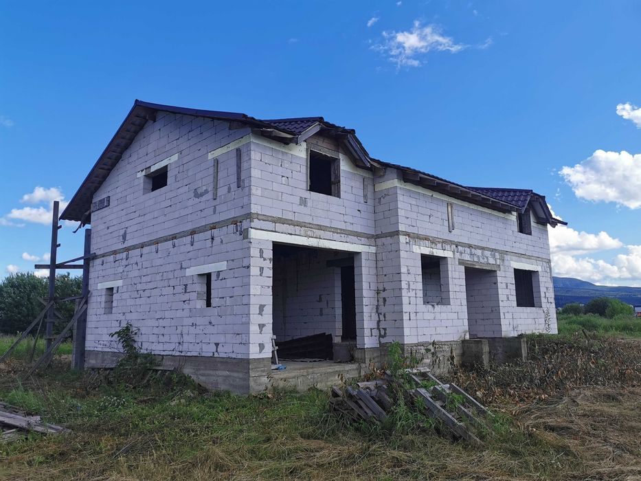 Будинок не завершене будівництво Тячів