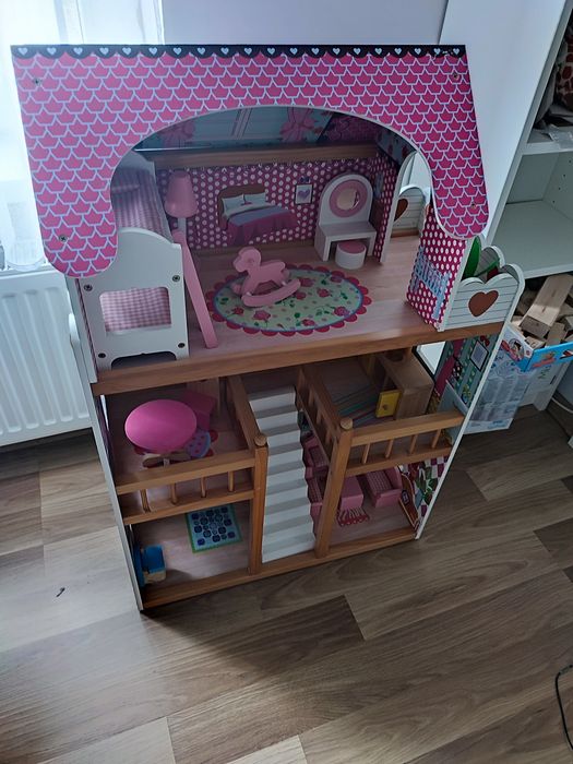 Domek dla lalek z akcesoriami