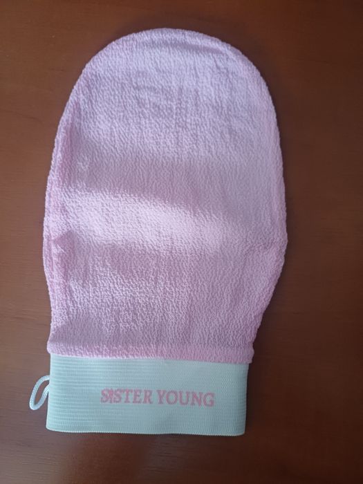 Rękawica złuszczająca SISTER YOUNG