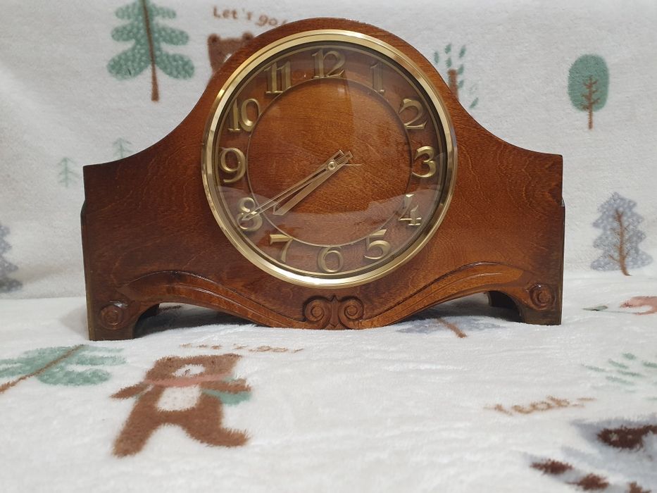 Часы настольные механические Весна с боем.