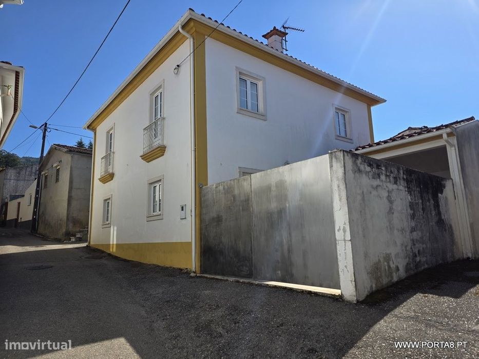 Moradia T3 Independente com Pátio  — Vila Nova, Miranda do Corvo
