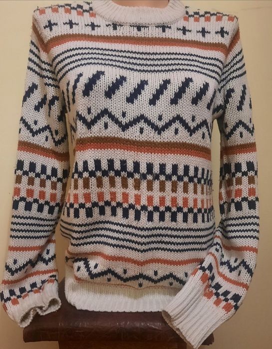 Белый свитер женский