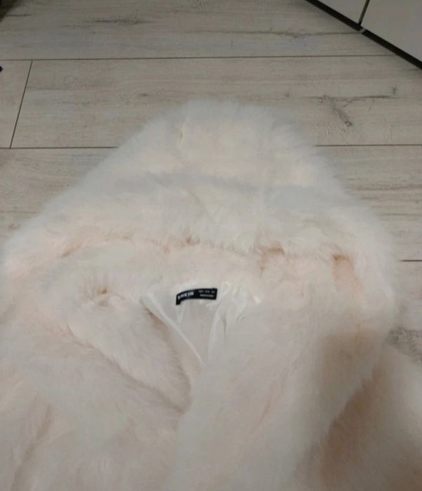 Śliczne futerko z kapturem Shein