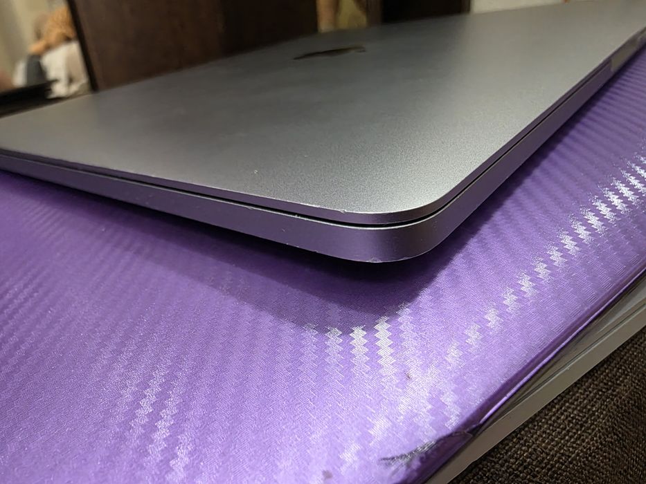 Macbook PRO A1706  надійний і компактний