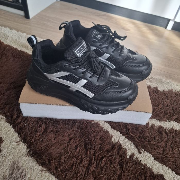 Buty  damskie  czarne