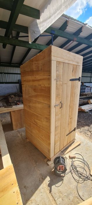 Туалет вуличний деревяний