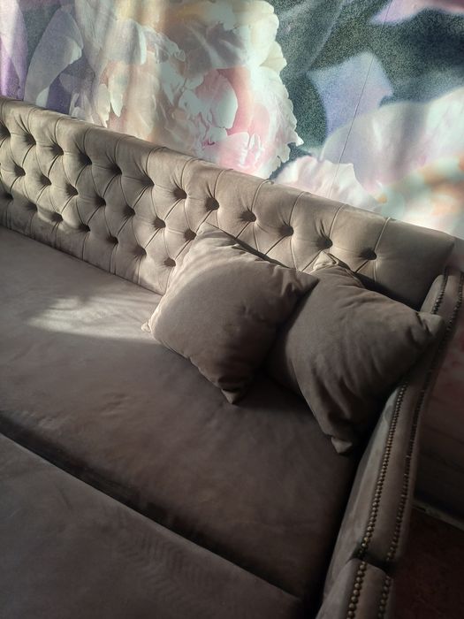 Диваны  2 шт  в нормальном сосотянии