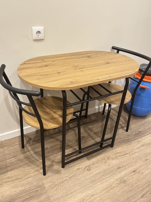 Mesa de cozinha compacta com 2 lugares