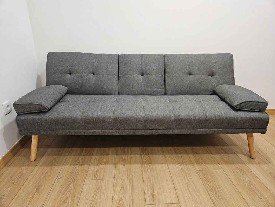 Sofá Cama 3 Lugares, 1 ano de uso, em condição de novo