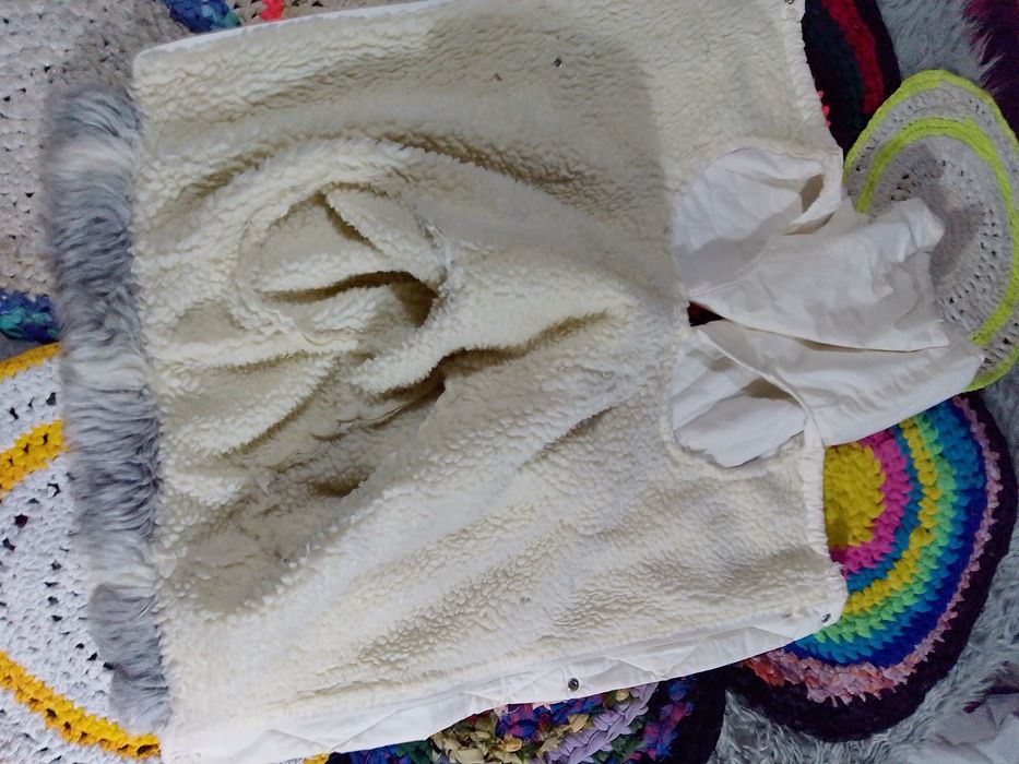 2 собачьих комбинезона белый зимний  и чёрный меховый