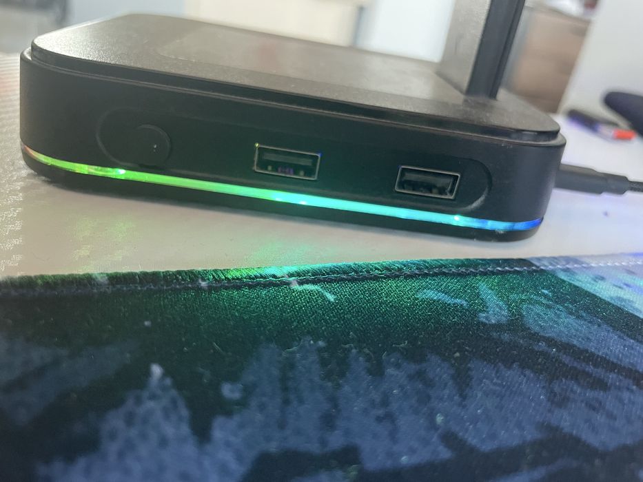 Stojak na słuchawki podświetlny