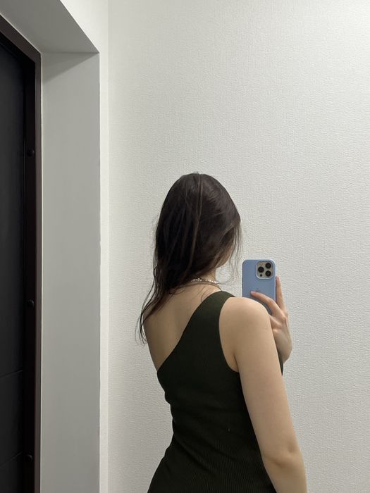 Сукня на одне плече