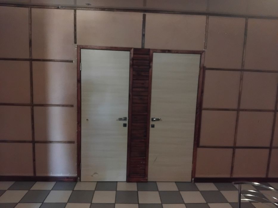 Продам Будинок можно під любу діяльність або житло .Нова Водолага .Центральна Вулиця.