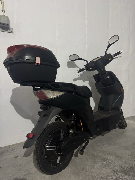 Scooter elétrica 25km/h