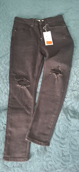 Chlopiece Dżinsy czarne z dziurami Bershka