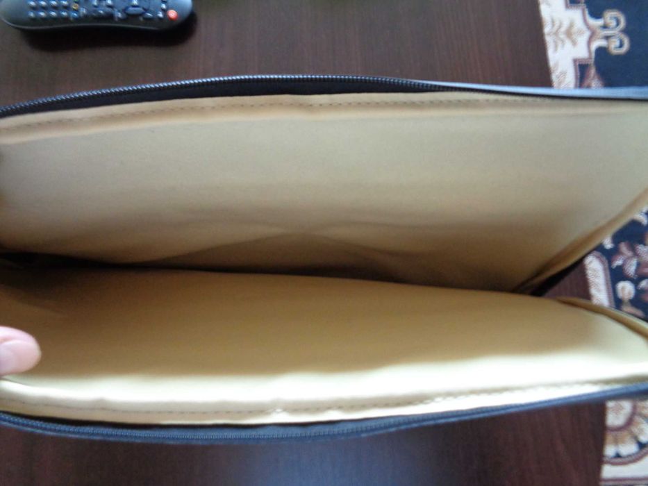 Etui, pokrowiec na laptopa 15,6 - uszkodzony zamek