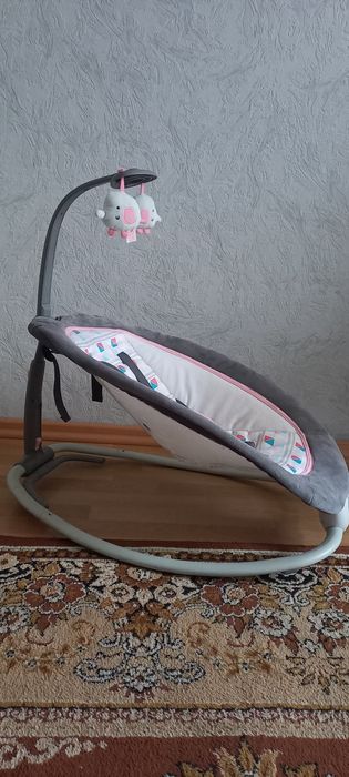 Крісло-гойдалка.