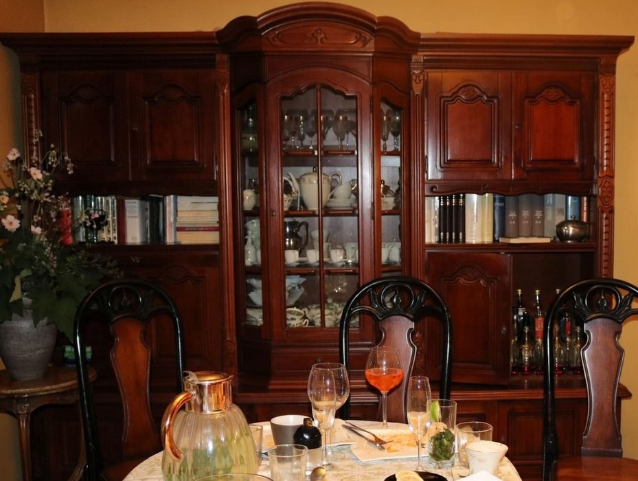 Sprzedam kredens widoczny na zdjęciu