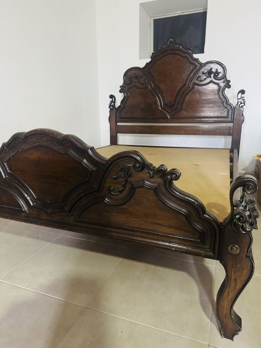 Mobilia quarto - cama, armário e cómoda