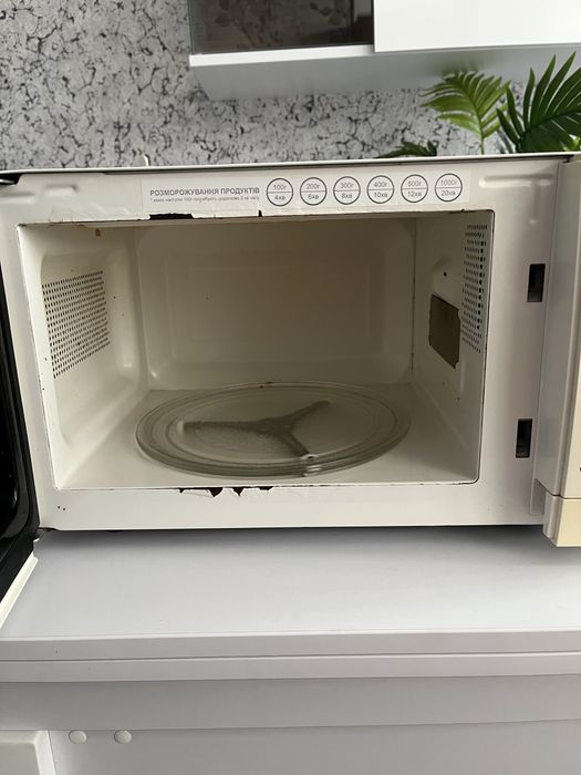 Продам мікроволновку б/у