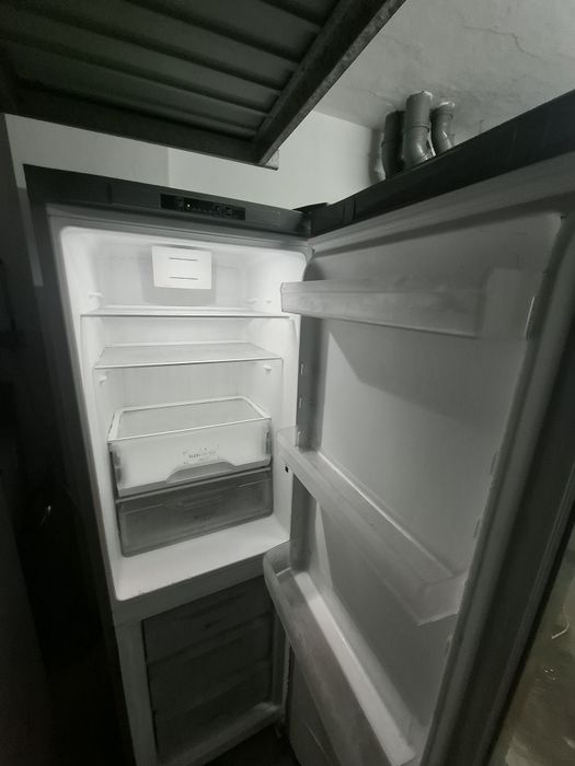 Frigorífico indesit a um preço acessível 1.87 altura 0.59 largura e 0.59 profundidade