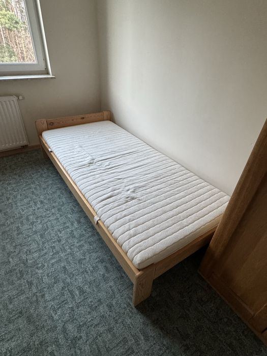 Łóżko z materacem używane