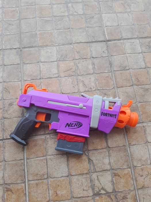Pistolet nerf fortnite i strzałki