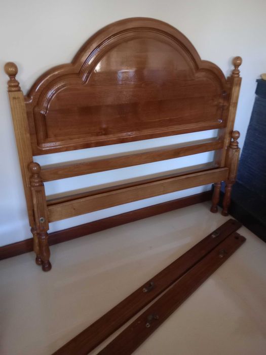 Cama de madeira completa