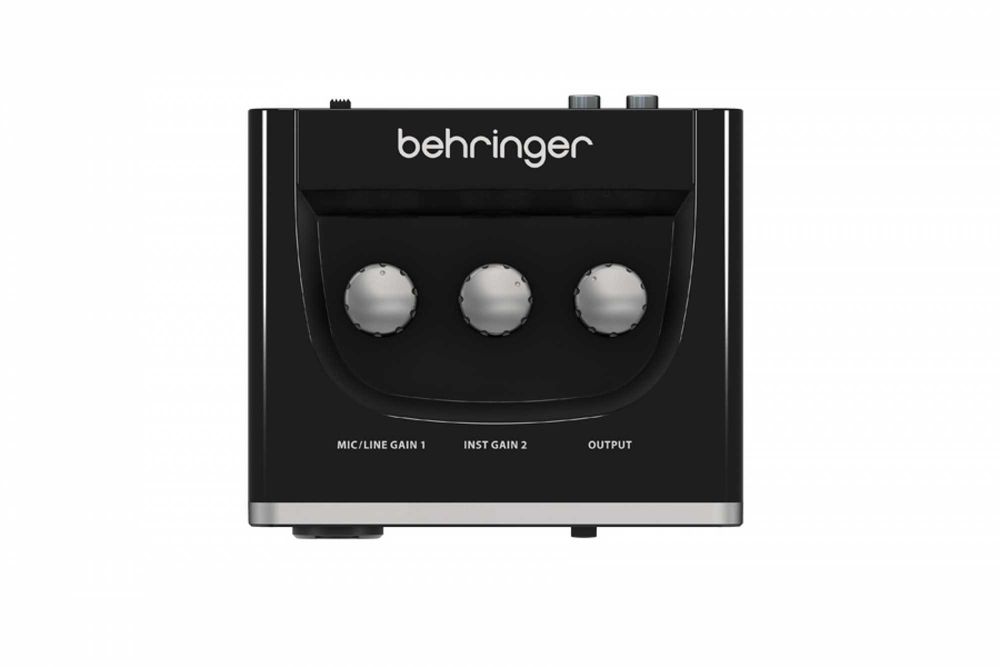 звукова карта Behringer U-Phoria UM2